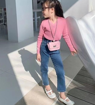 女童韓版牛仔褲2022春秋裝新款女寶寶秋裝愛心修身直筒長褲潮